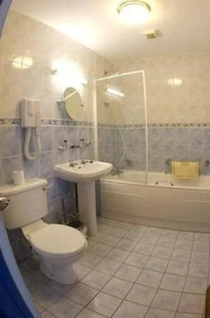 Highdown Hotel & Restaurant – RelaxInnz