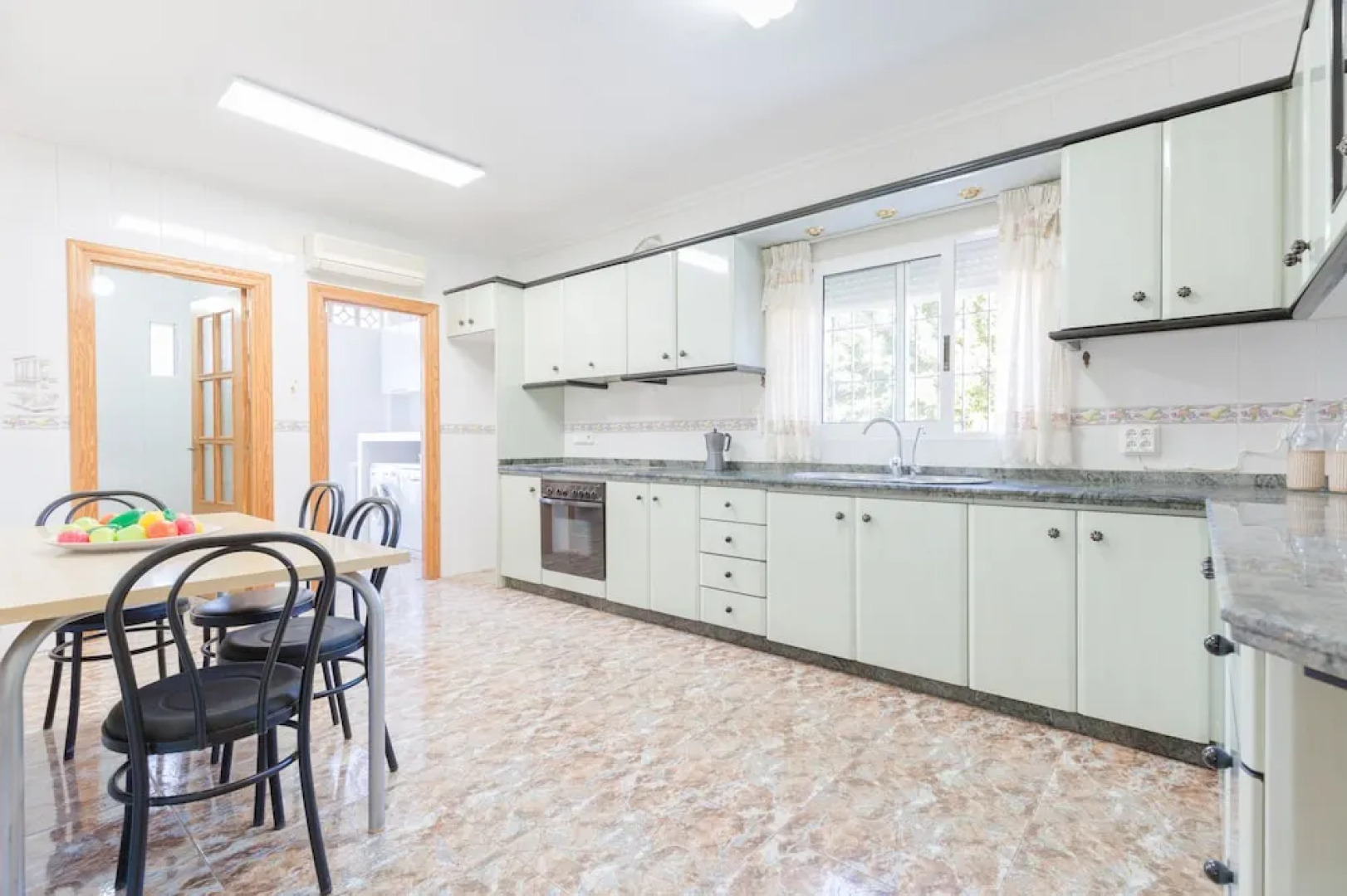 Fidalsa Villa Grand White House