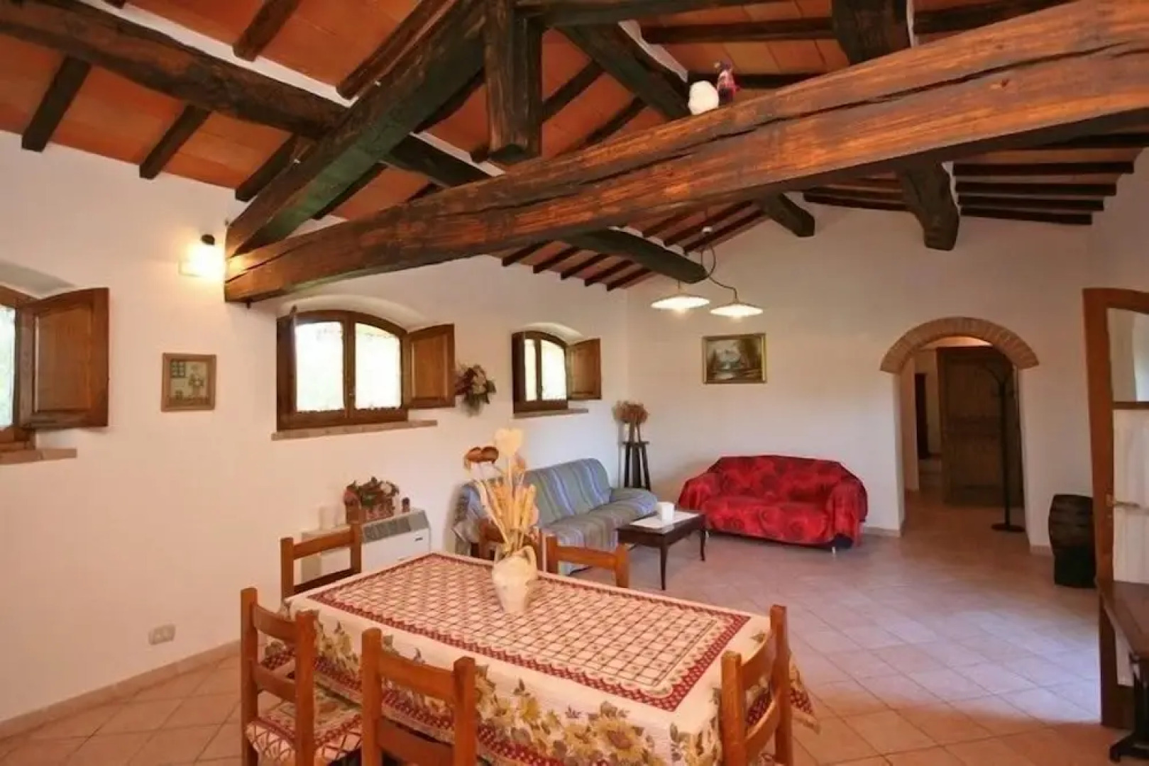 Spacious Farmhouse in Pienza with Swimming Pool