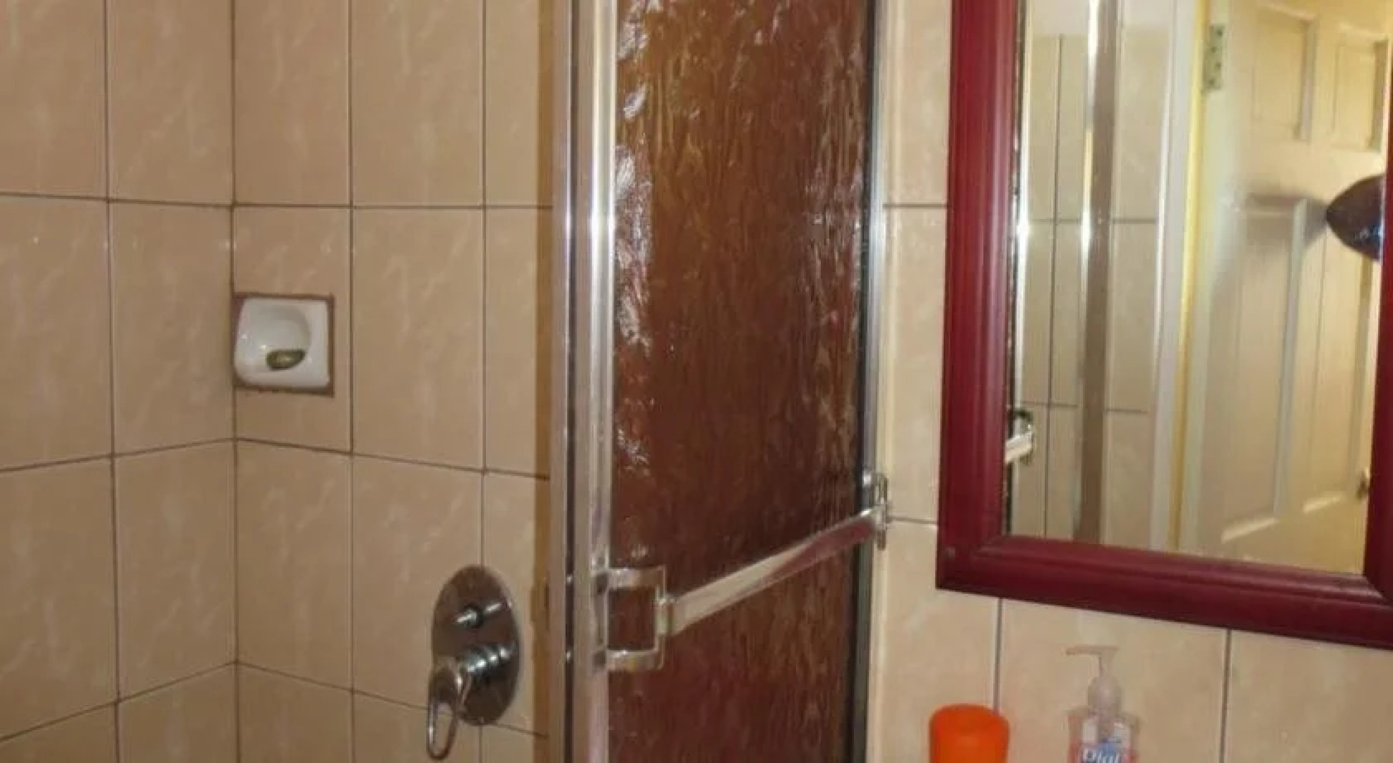 J&G's Tropical Apartments