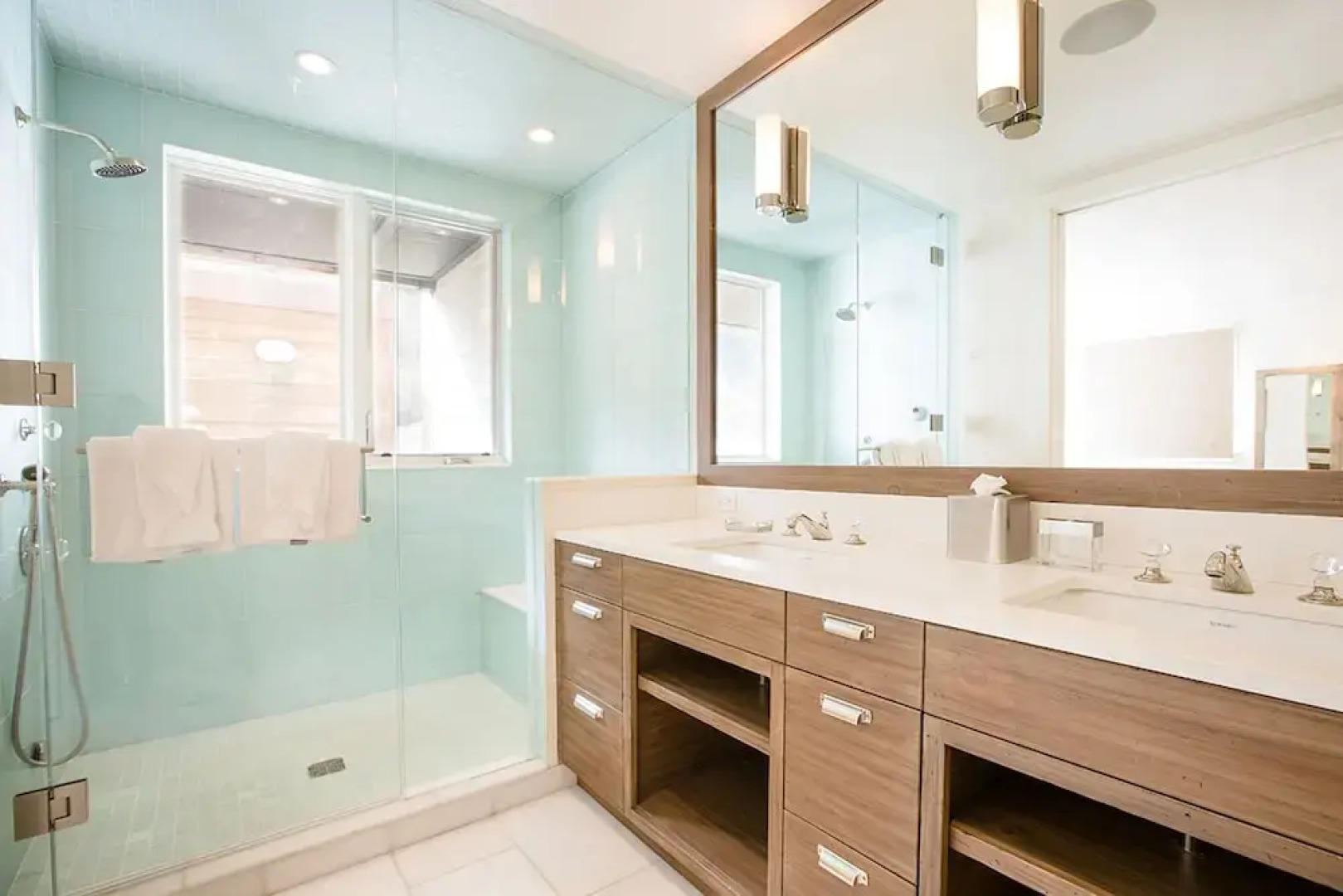 Meribel Penthouse - Luxury Condominium with Penthouse Views, Heart of Downtown Telluride, Hot Tub