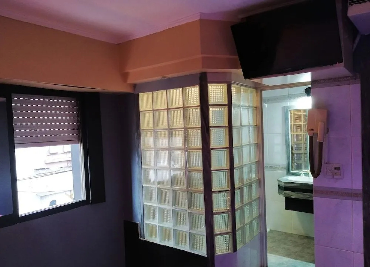 PH Suites - Adults Only