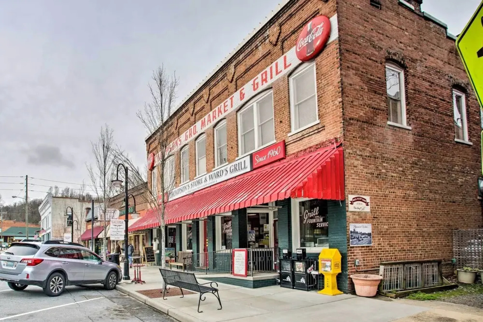Walk to Dining: Saluda Main Street Retreat!