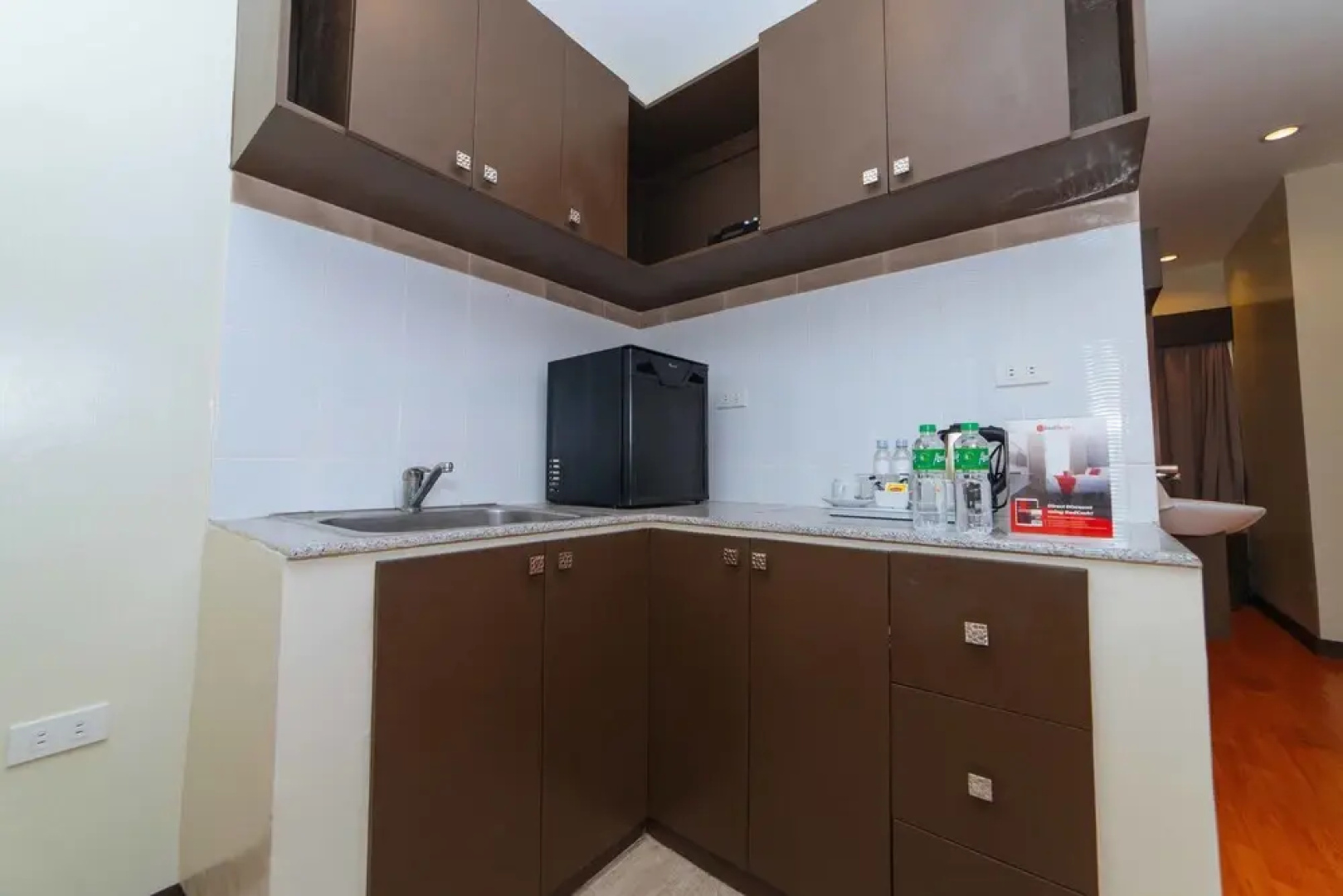 RedDoorz Premium @ Sta Rosa Tagaytay Road