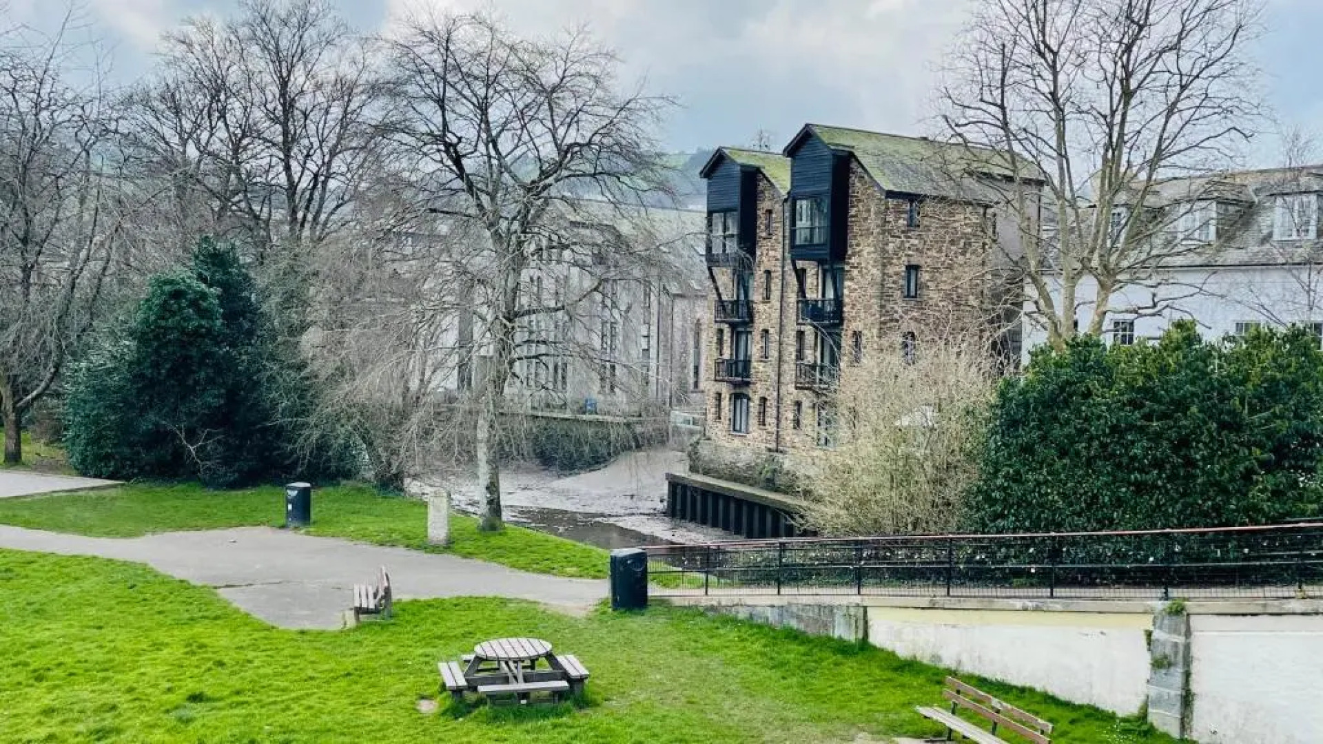 Beach Cottage - Nautical-themed Cottage in Central Totnes