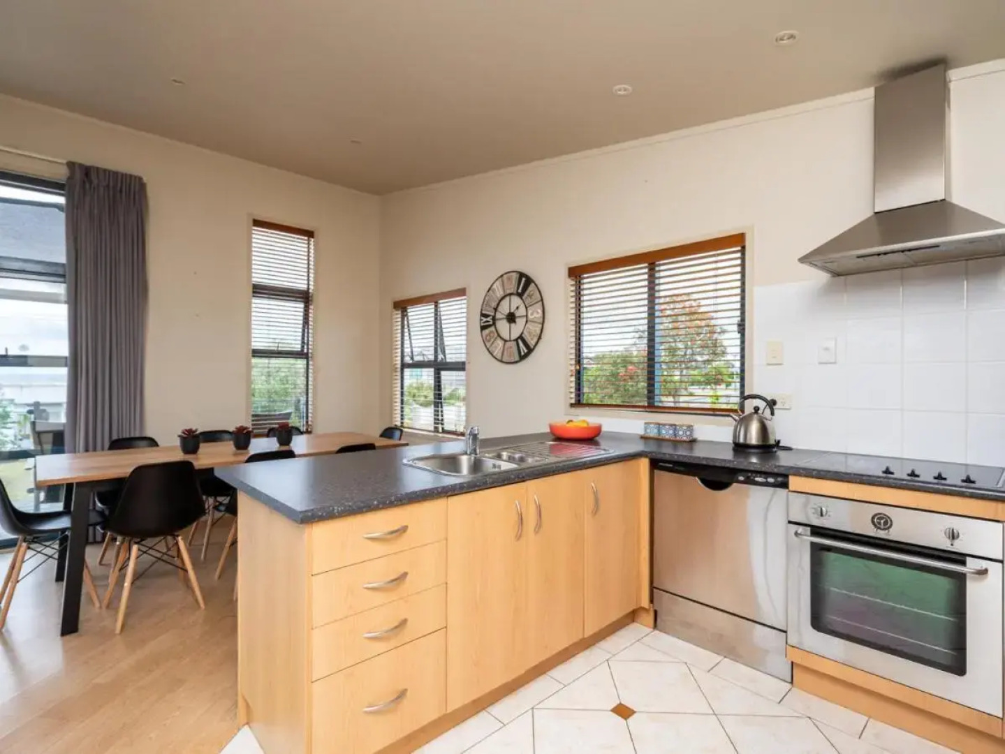 Oceans 8 - Mangawhai Heads Holiday Home
