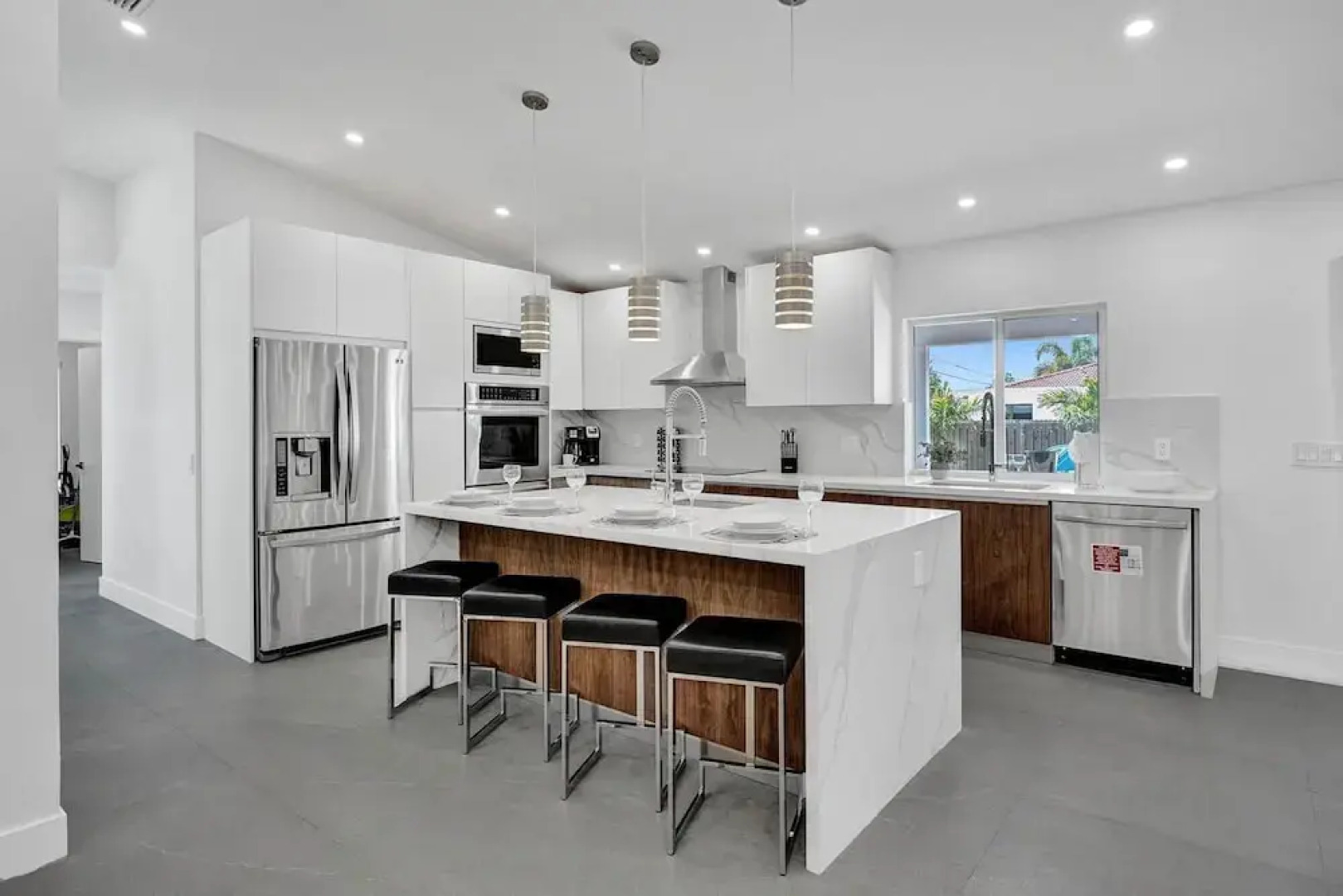 6BR Oasis with Heated Pool & Gameroom