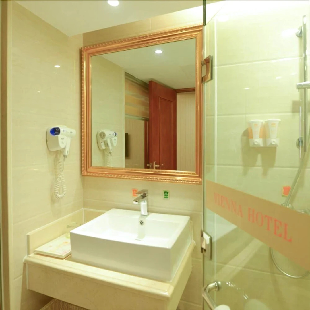 Vienna Hotel Guigang Central Square