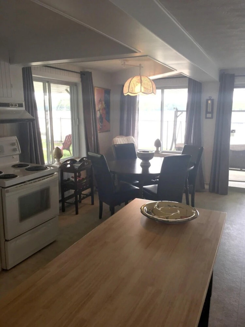 Chalet With 2 Bedrooms in Knowlton, With Wonderful Lake View, Enclosed