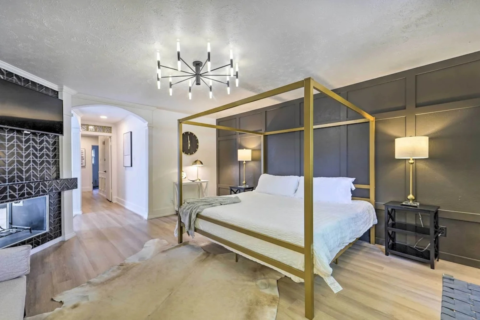 Luxurious Lubbock Home: Fire Pit, Outdoor TV!