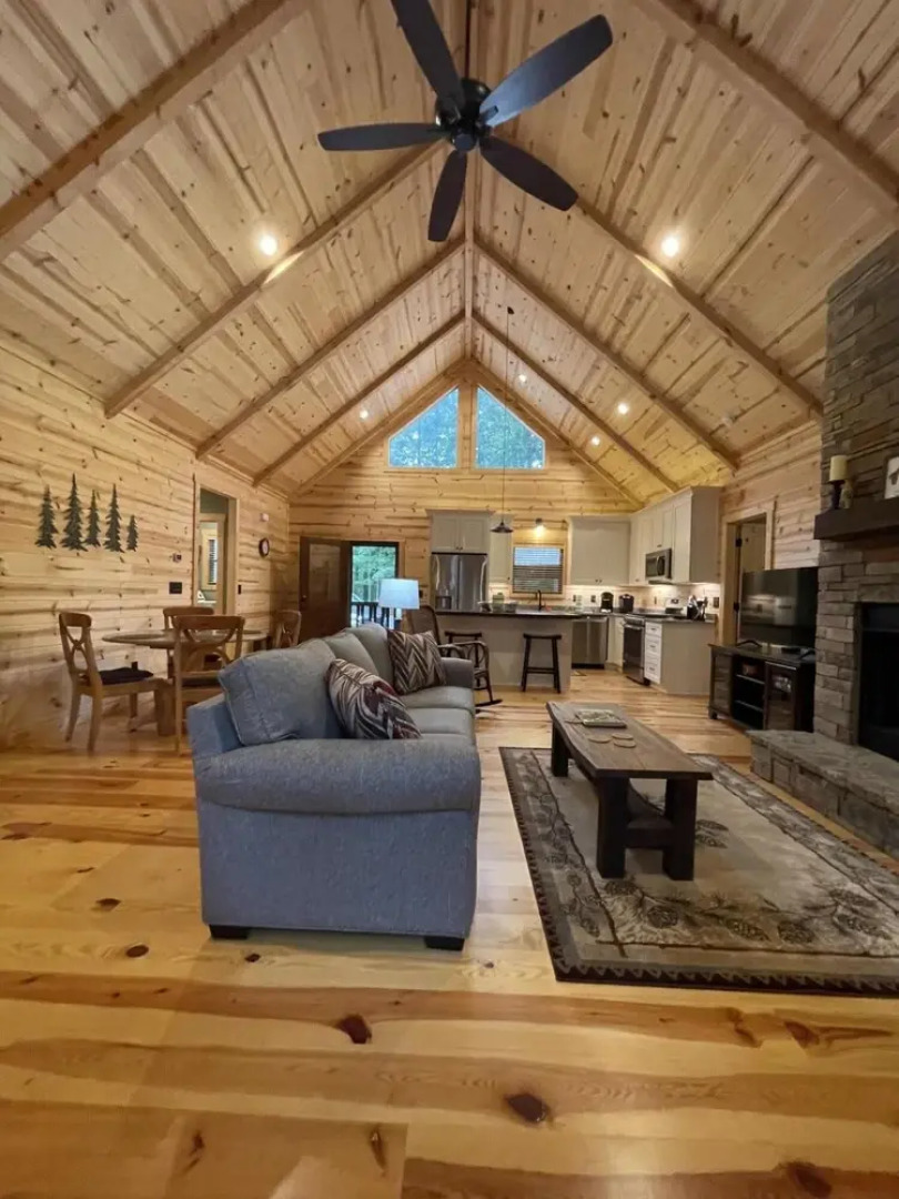 Hollow Tree Hideaway - Coosawattee River Resort