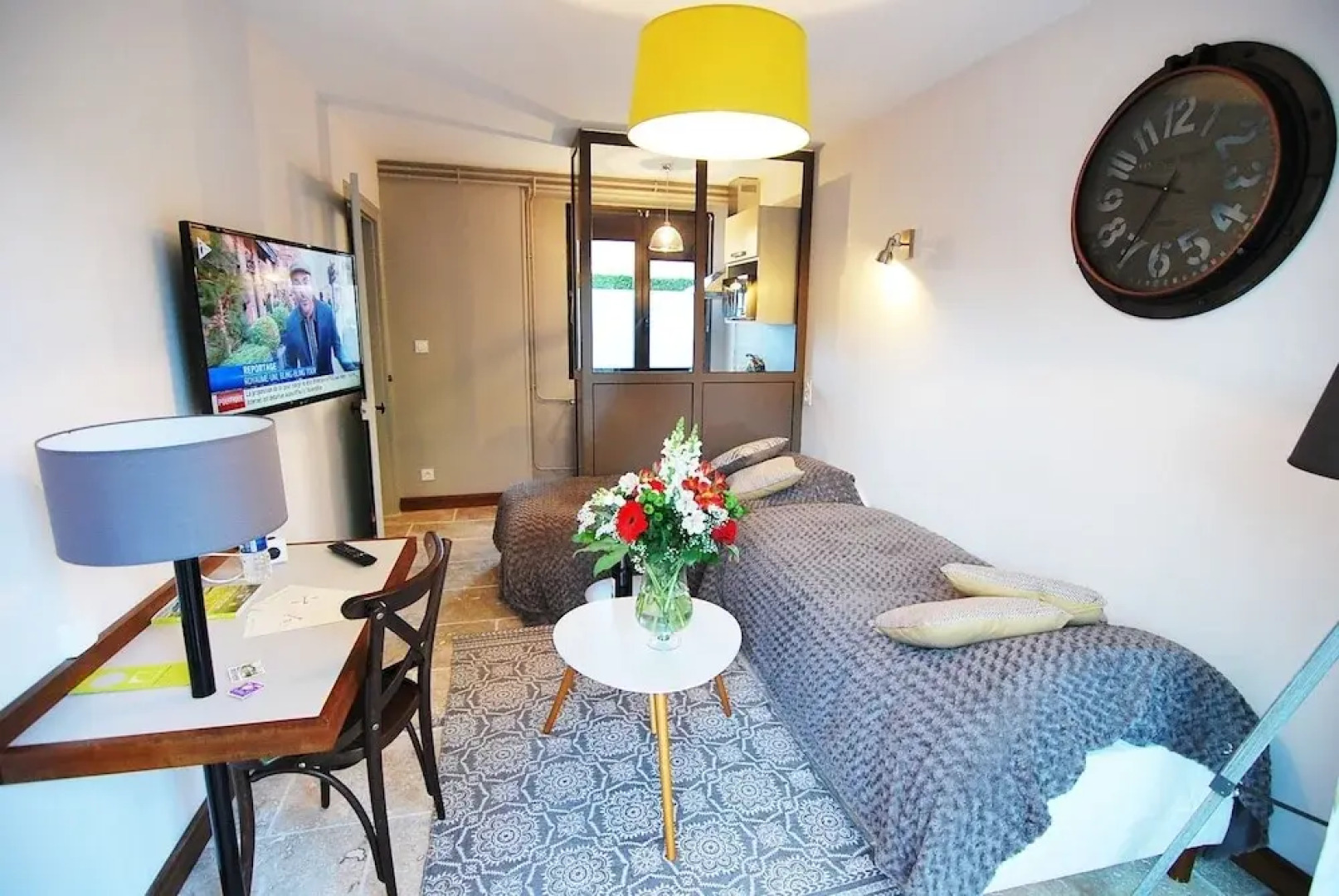 Appartements Pied à Terre, haut standing avec cuisine équipée et terrasse / Groupe HRM