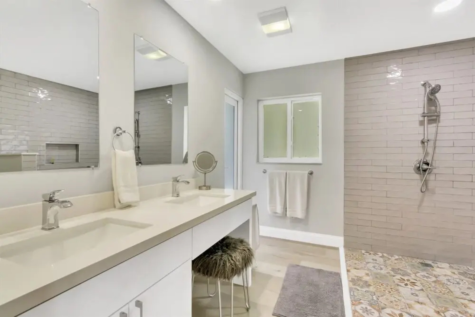 Watersedge - Private & Sanitized, Self Check-in. Perfect for Social Distancing & Working From Home. Private Pool, Pet Friendly. Super-host Support