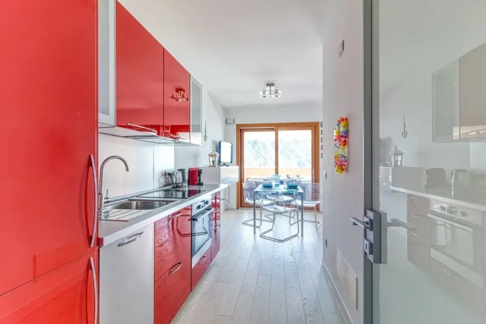 The Lady in Red Studio Flat with Sea View Terrace