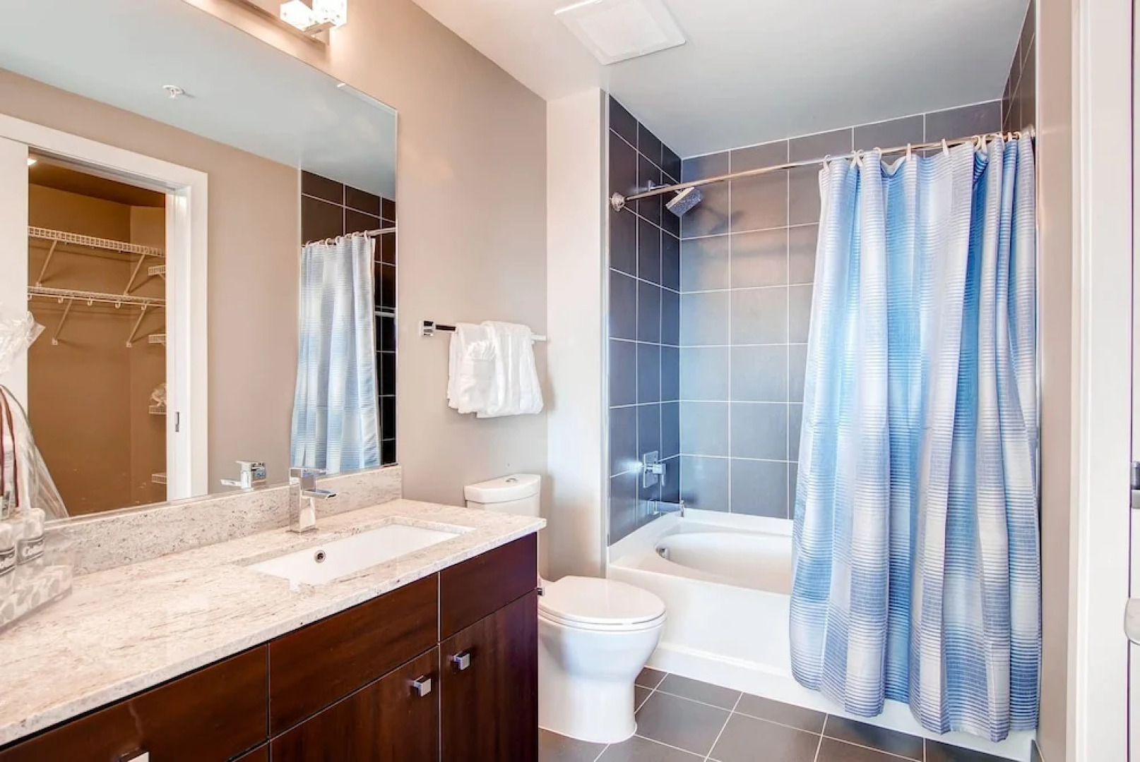 Global Luxury Suites at Park Crest Lofts