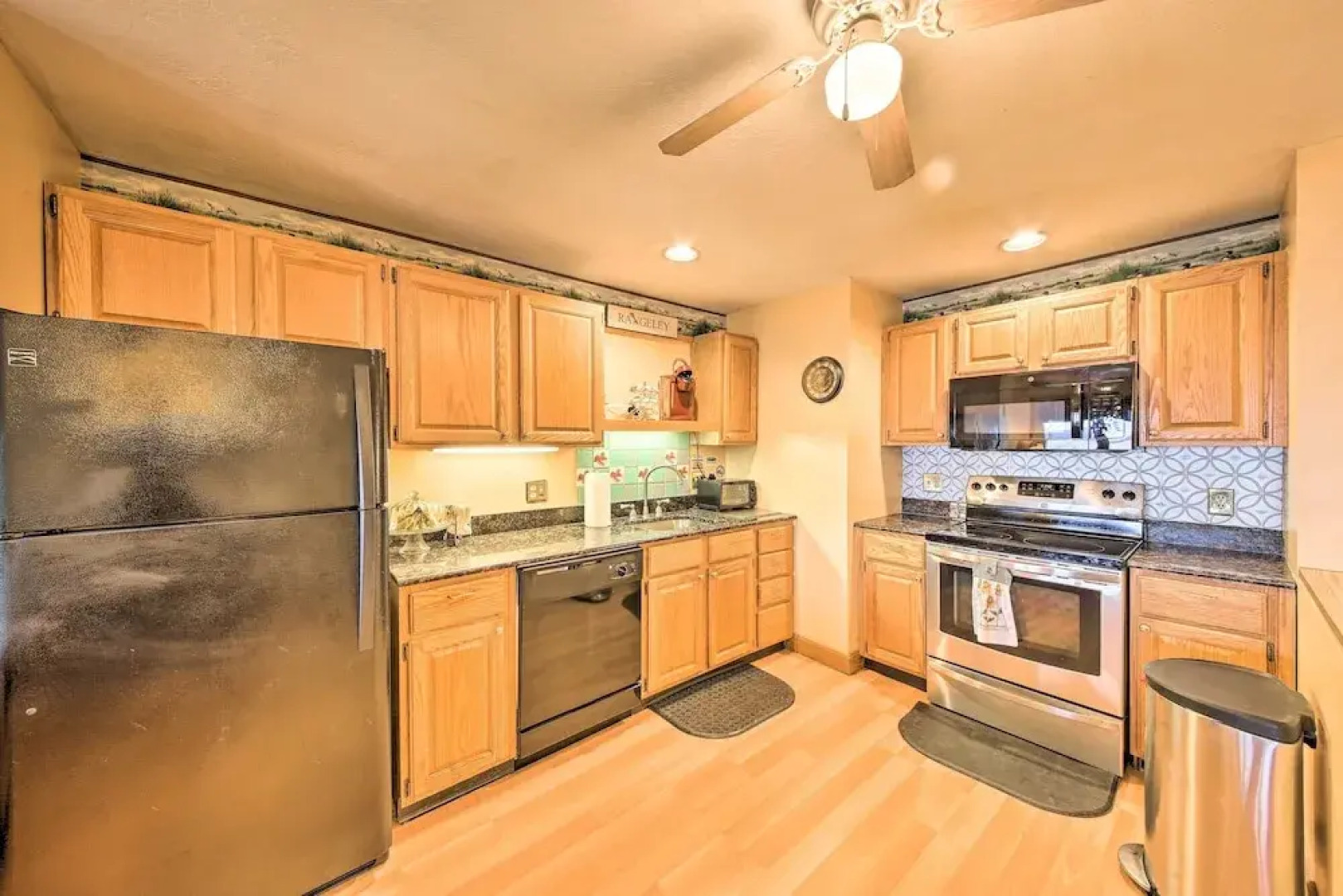 Condo w/ Rangeley Lake Views: 10 Mi to Saddleback!