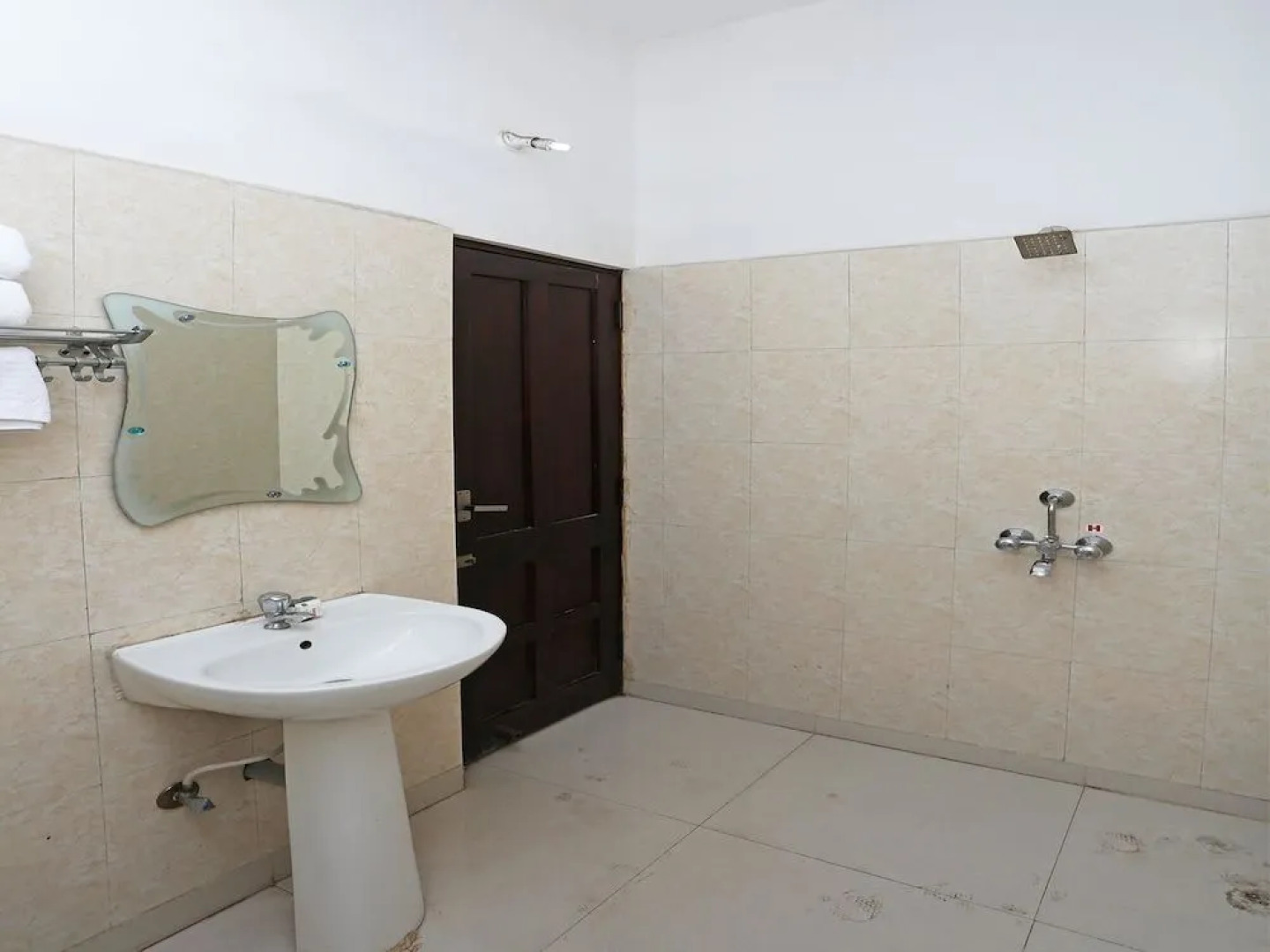 Townhouse OAK Hotel MP Inn