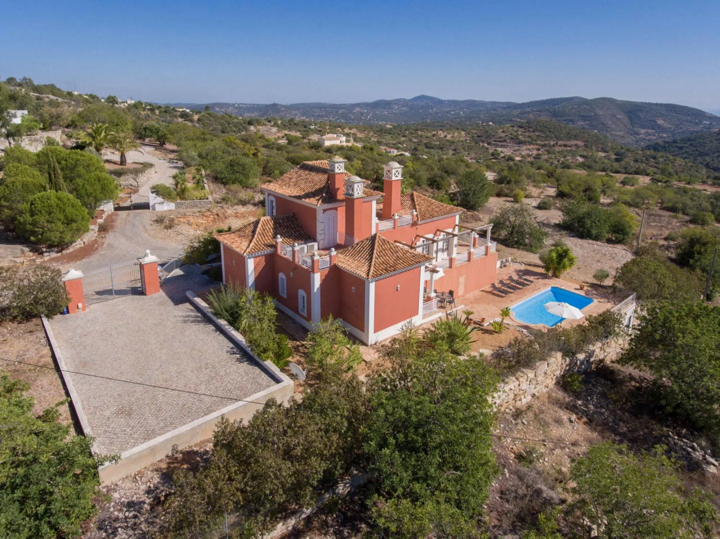 Villa Corotelo by Portucasa