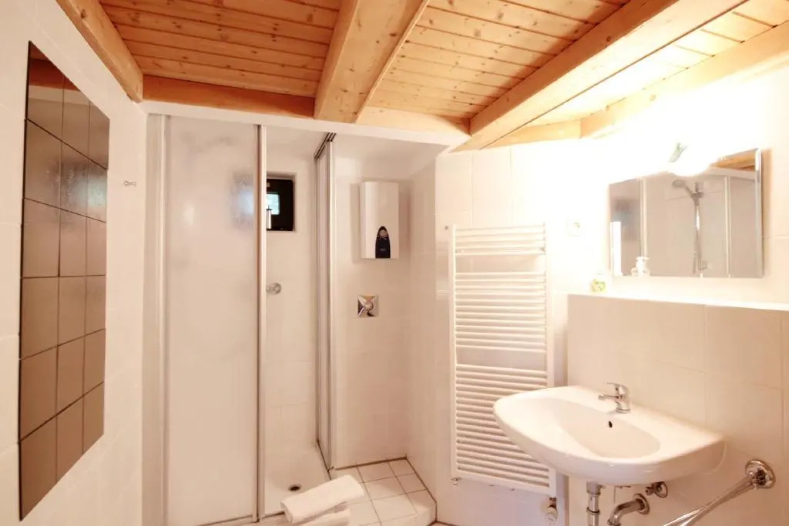 Blaues Haus by Rujana