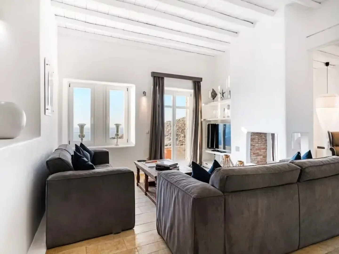 Stunning Villa Surrounded by Lush Greenery