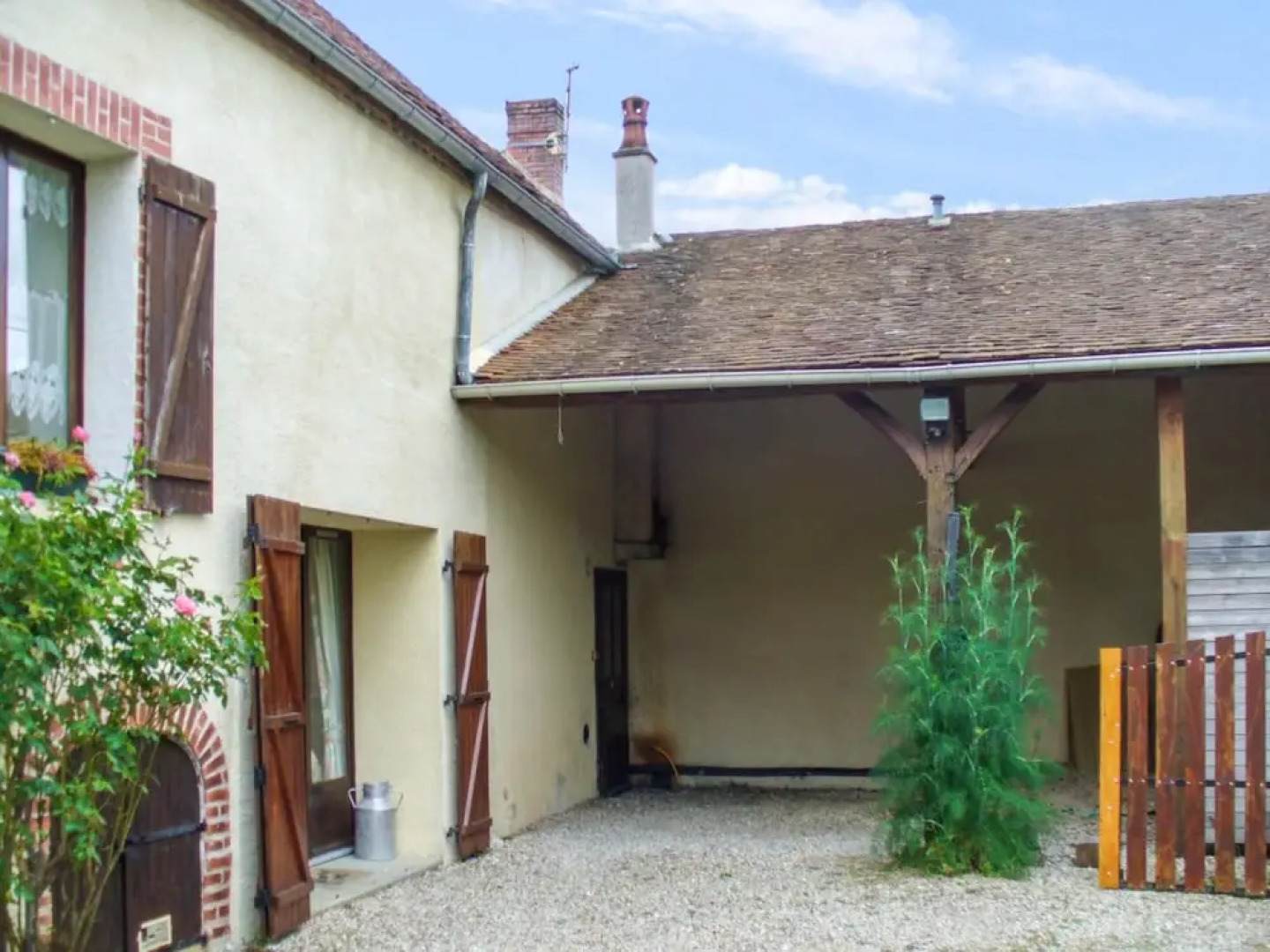 House With 2 Bedrooms in Villeuneuve sur Yonne, With Wonderful Mountai