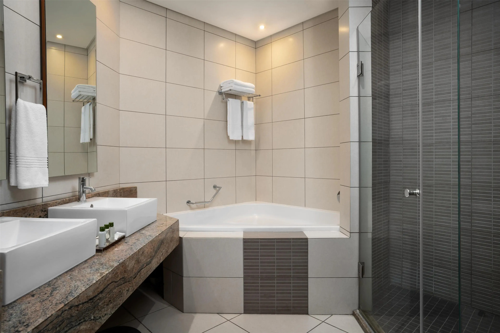 Premier Hotel OR Tambo