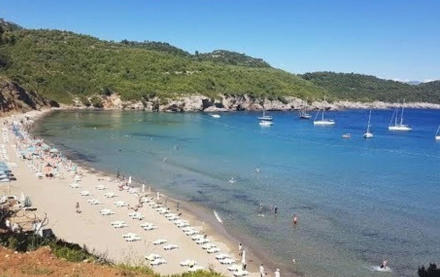 Villa Nisha - Six Bedroom Villa With Terrace and Swimming Pool ID Direct Booker 22773