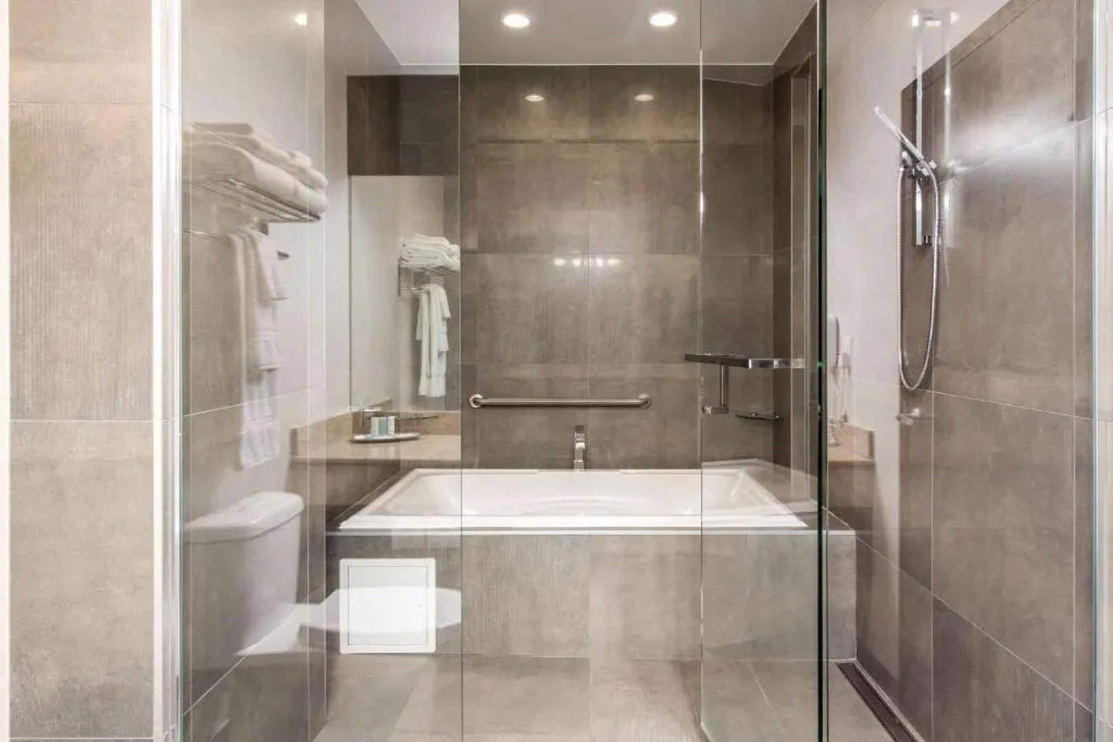 Clarion Hotel & Suites