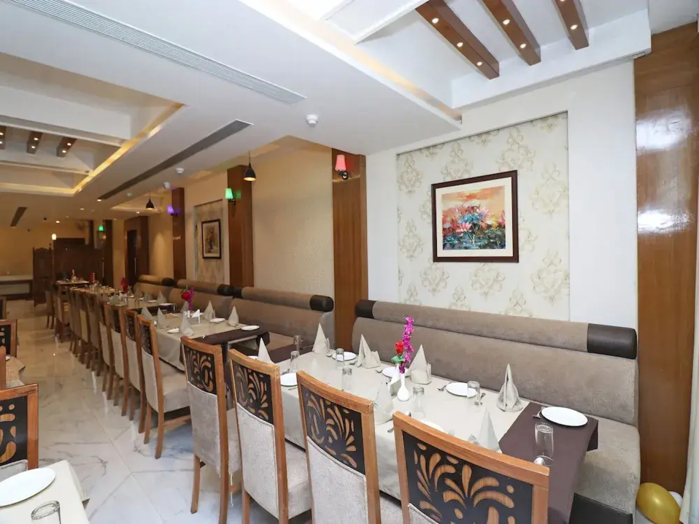 OYO 25076 Omang Hotel