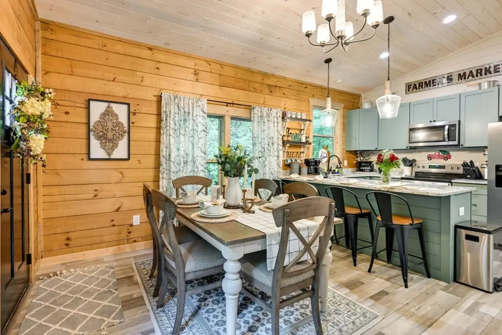 Cullowhee Cabin w/ Hot Tub, 3 Mi to Lake Glenville