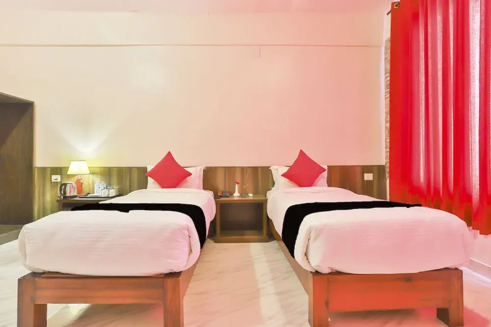 Capital O 653 Seven Lakes Resort