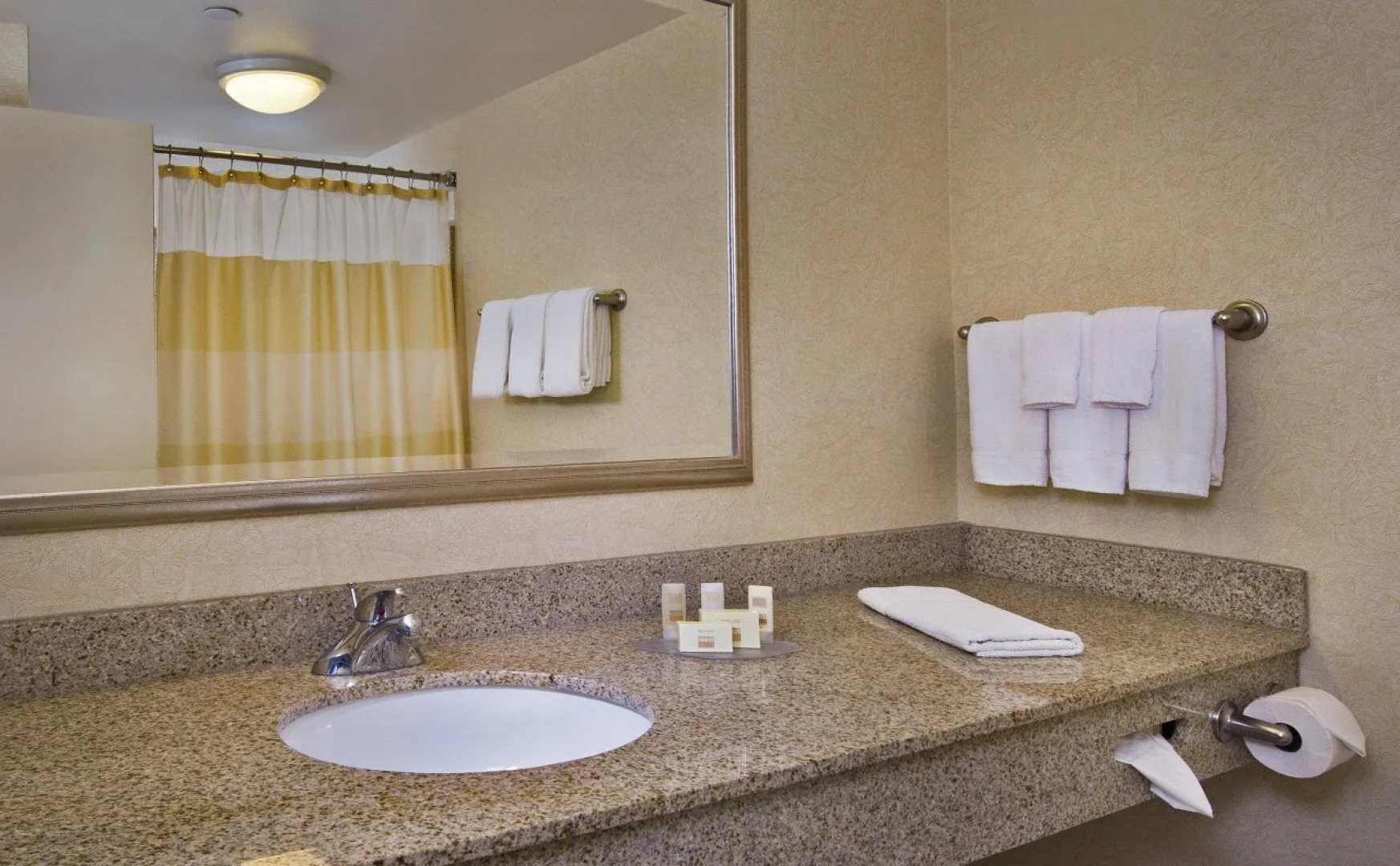 Courtyard by Marriott Long Island MacArthur Airport