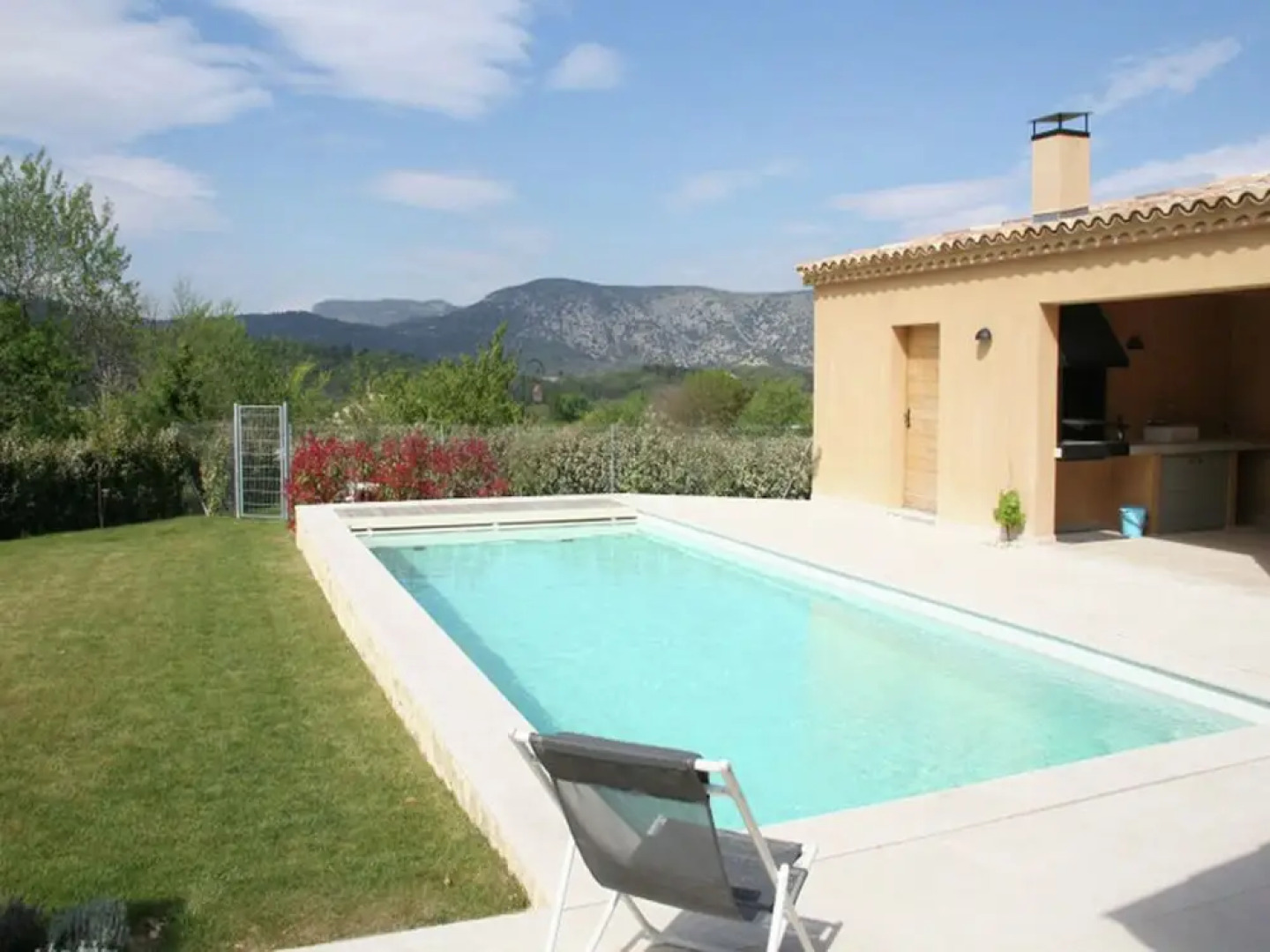Luxury Villa With Heated Private Swimming Pool in Grounds Walking Distance From Malaucène