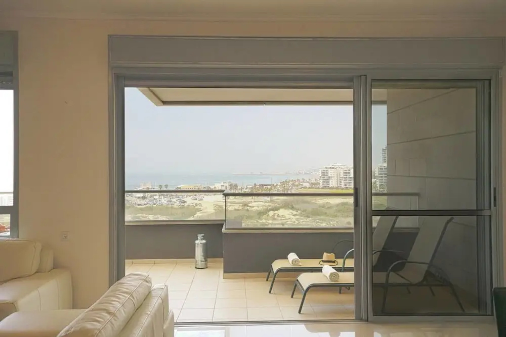 Luxury Marina View - Modern and Luxurious View