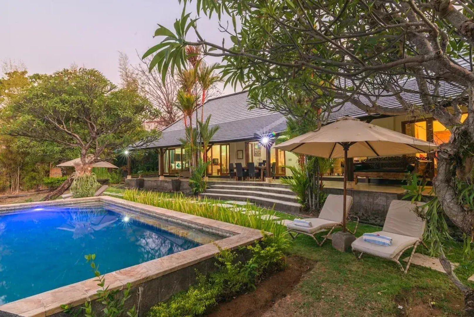 Villa Lotus Kayuputih