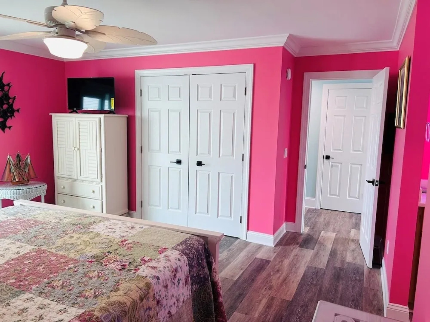 Serenity's Star 4 Bedroom Home by RedAwning