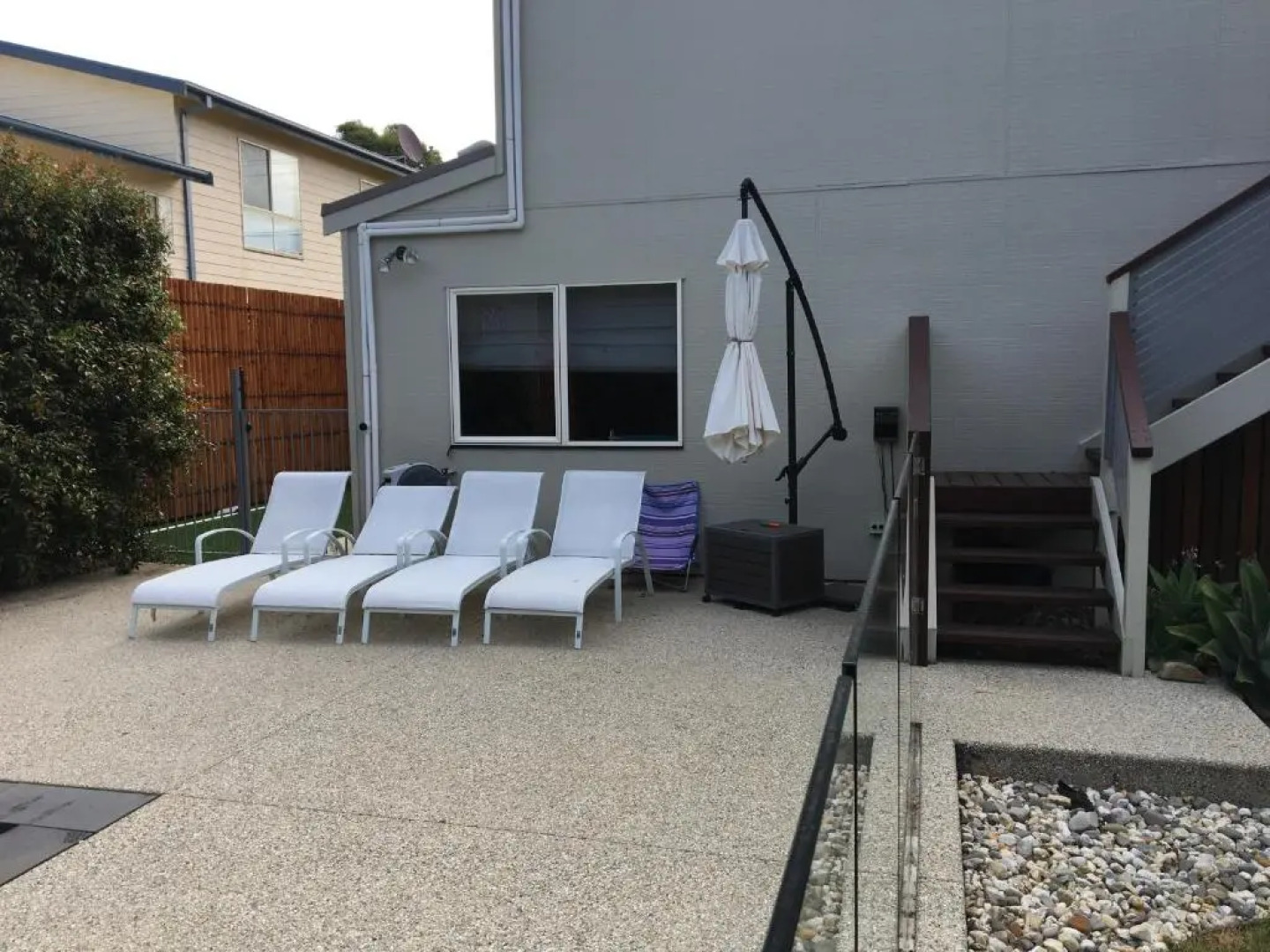 Grand Escape McKenzie - solar heated Pool, WiFi, Netflix, 5 bdrm, 4bthrm