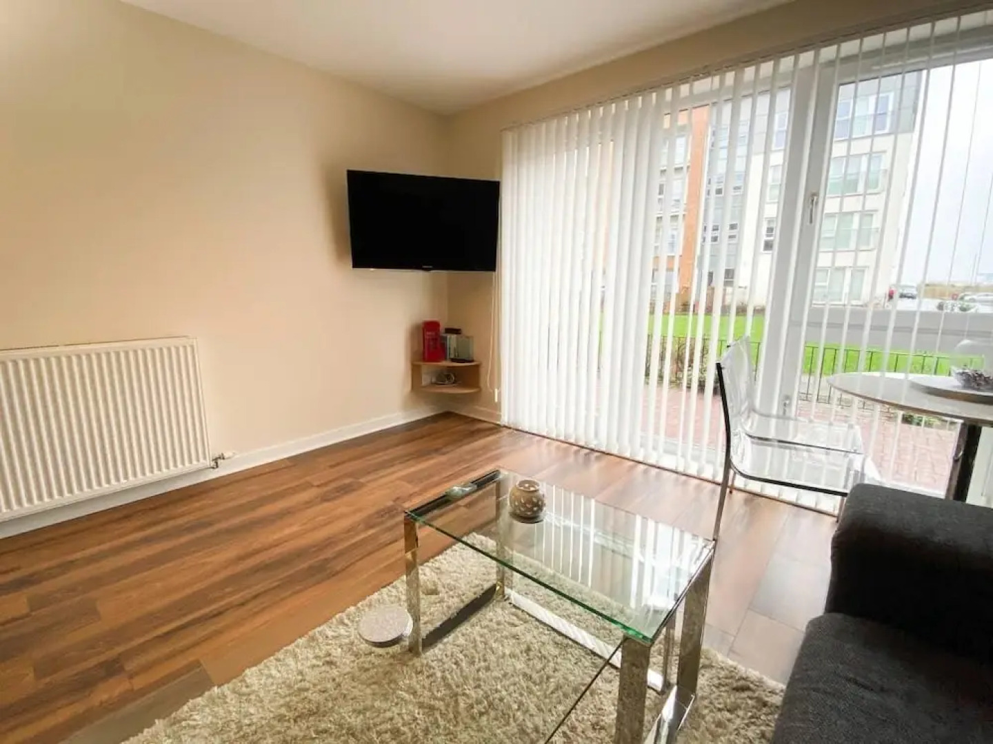 Glasgow Ellerslie Path 2bd Home - Parking