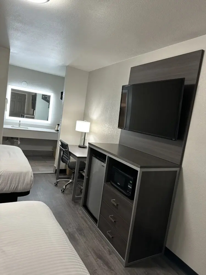 Sleepy Traveler Motel