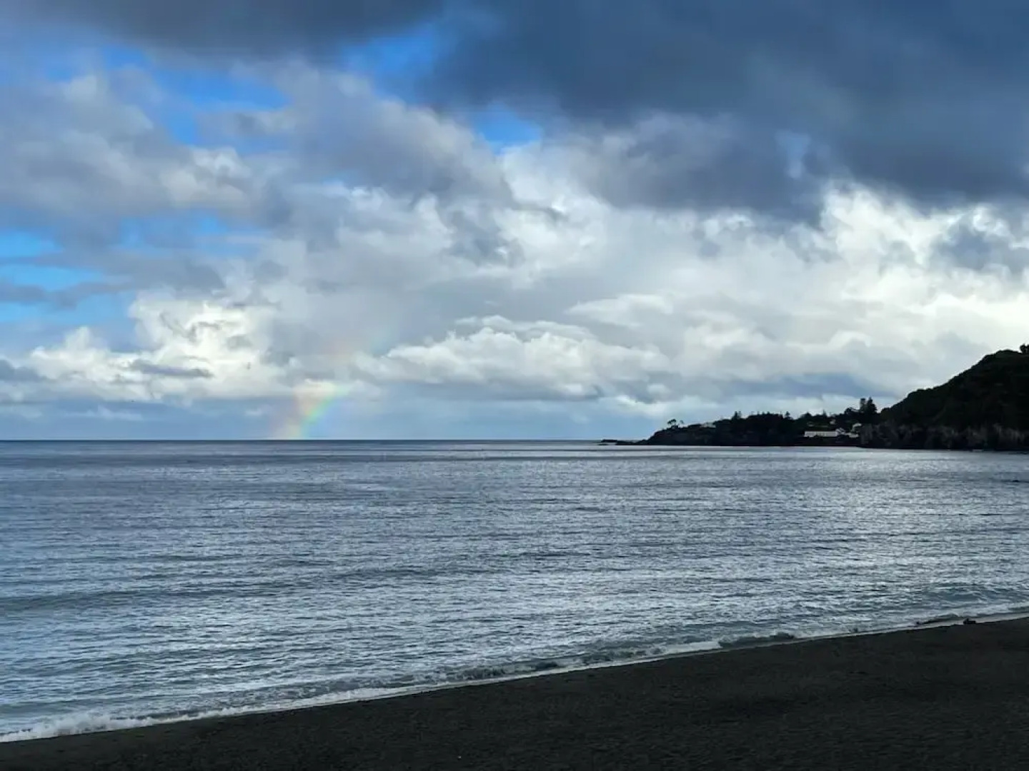 Holiday Home 2 Minutes From the Beach and Close to Major Tourist Attractions!