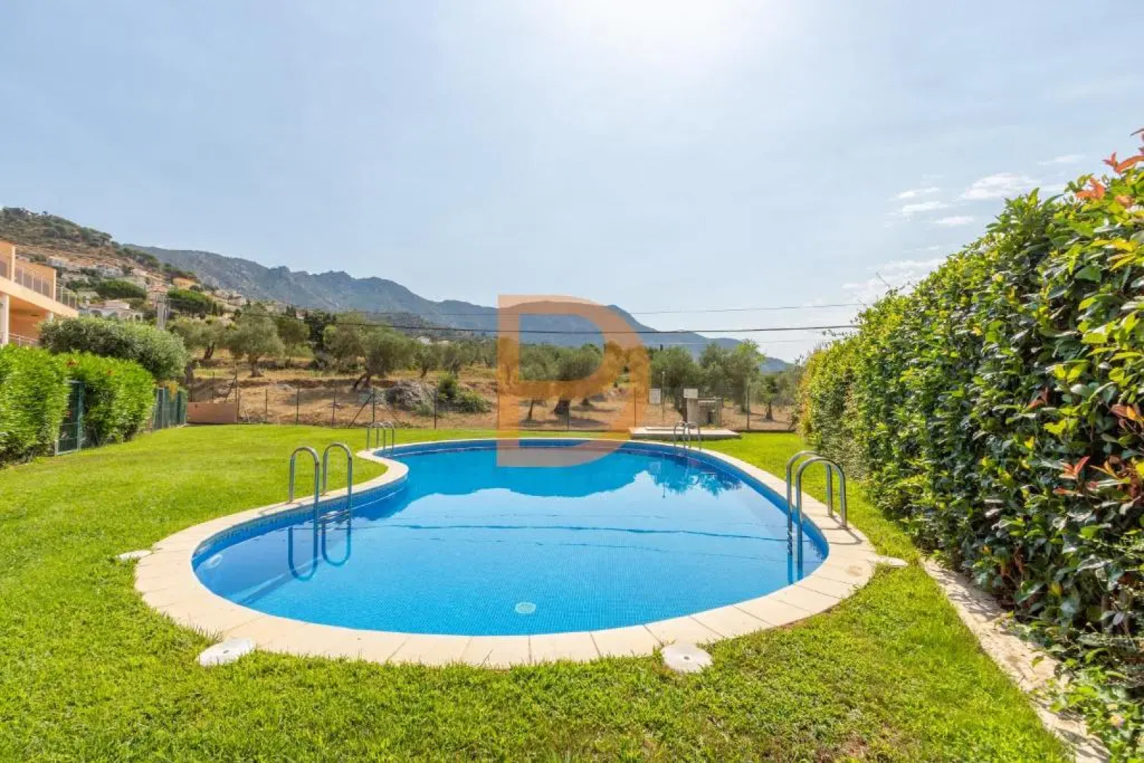 Beautiful apartment for 6 people with pool, parking and wifi - 10 minutes from the beach