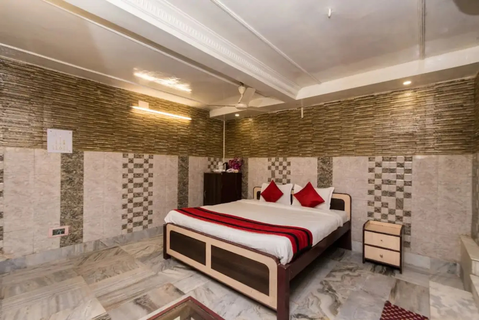 OYO 4144 The Banquet