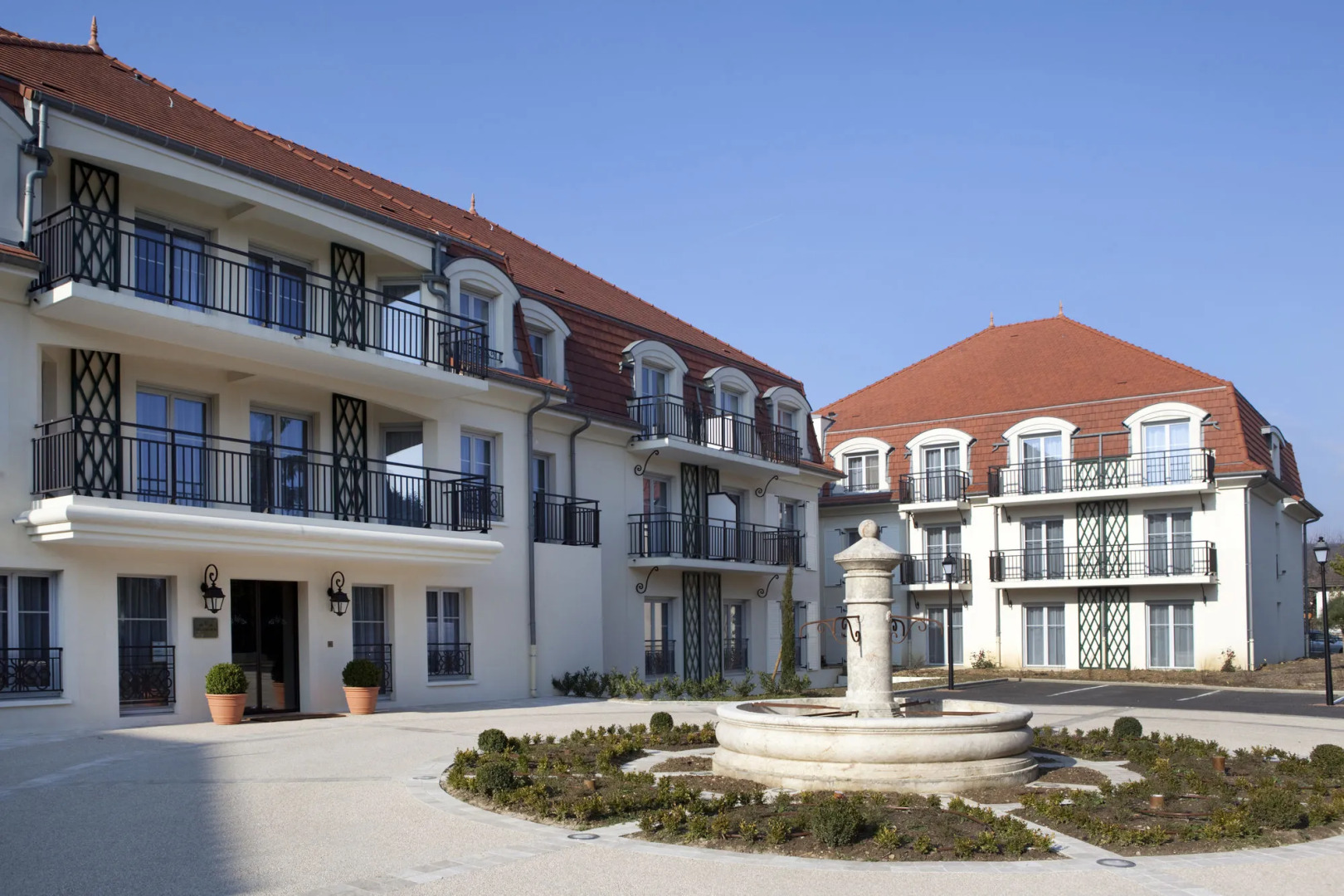 Médicis Burgundy Home