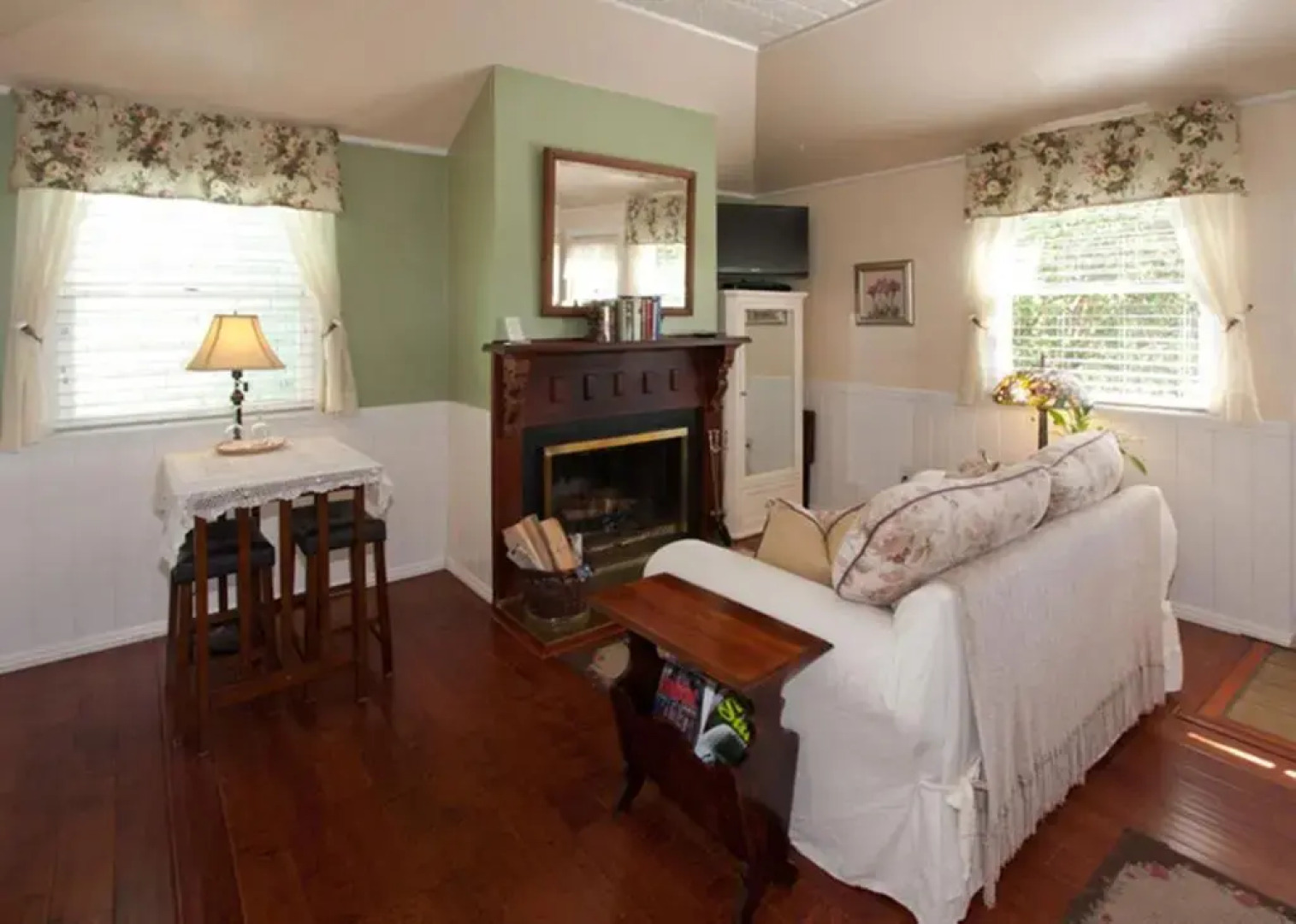 Headlands Inn Bed & Breakfast