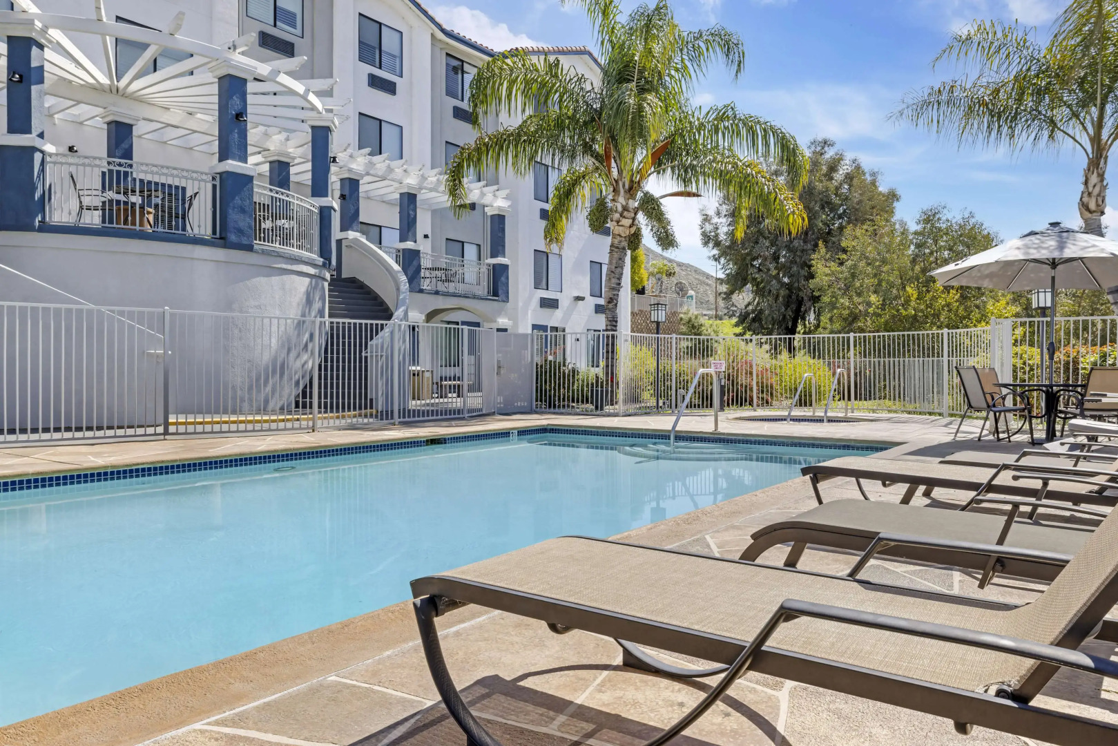 Best Western Plus Lake Elsinore Inn & Suites