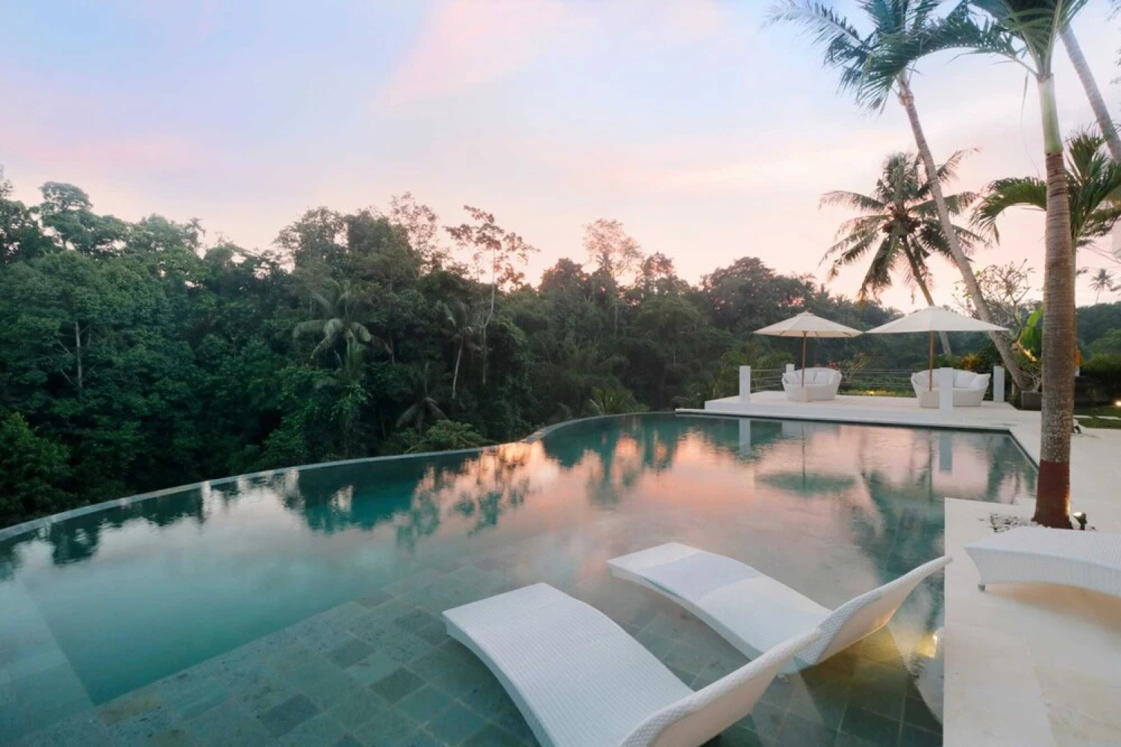 Limitless Jungle Villas Complex, 5 BR, Ubud With Staff