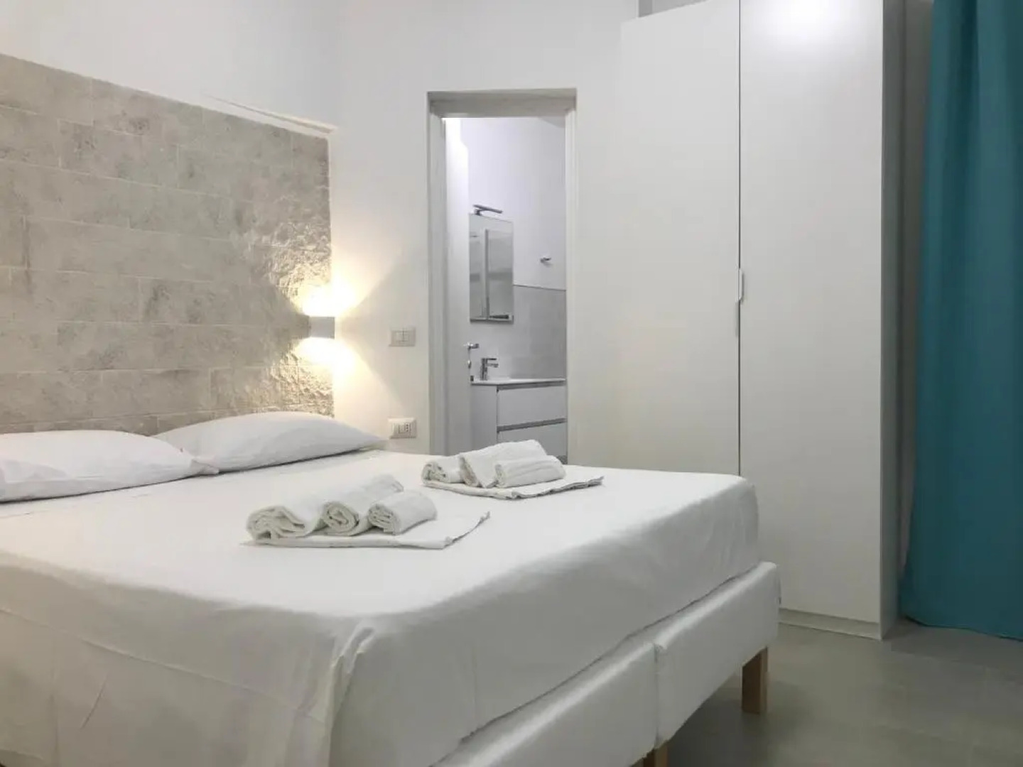 Angolo Mare Apartment & Rooms