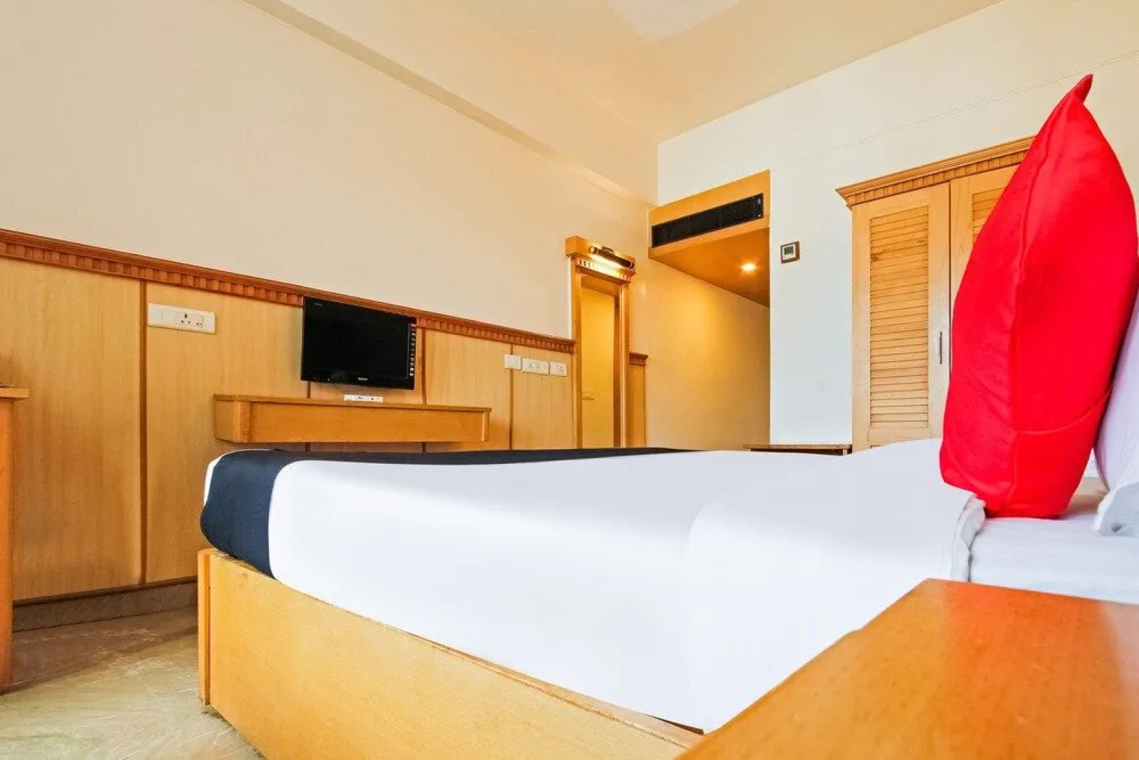 Capital O 61144 Hotel Raj