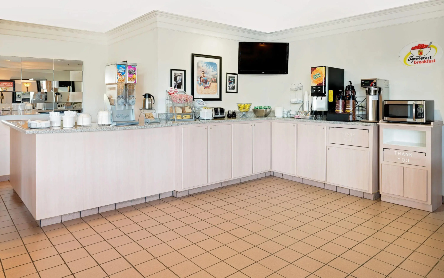 Super 8 by Wyndham Metropolis