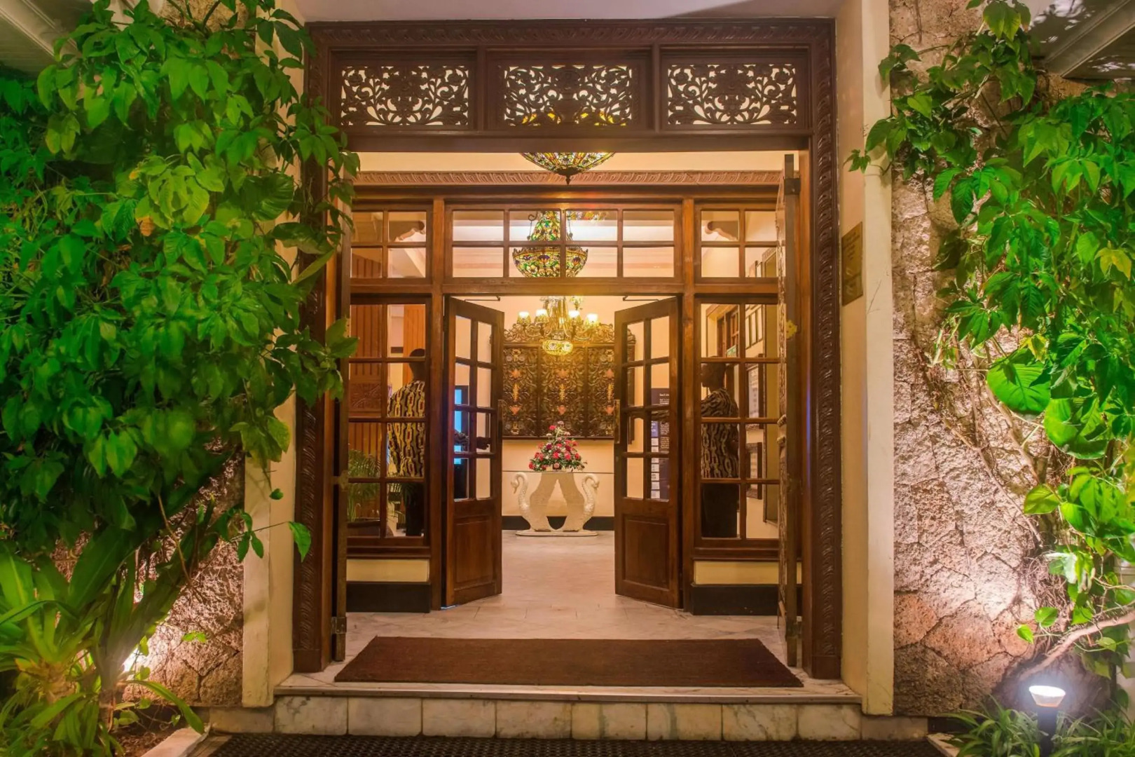 Отель Protea by Marriott Dar es Salaam Courtyard